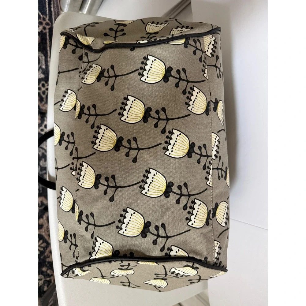 Petunia Pickle Bottom Wistful Weekender Large Tote Bag Diaper Bag Tulips
